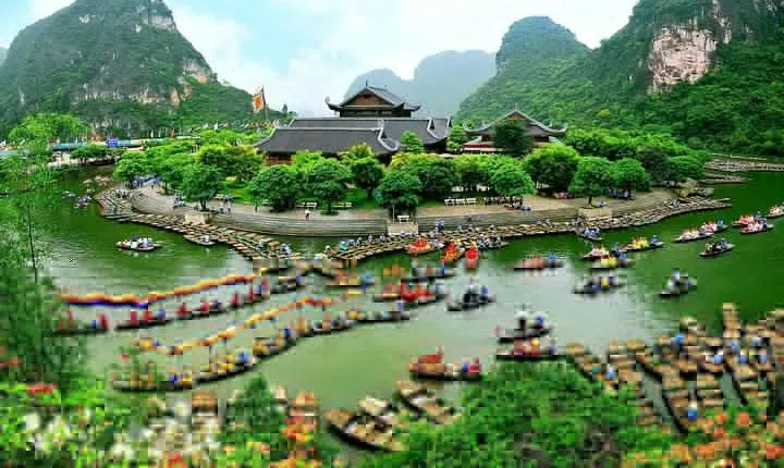 Full Day Tour From Hanoi: Bai Dinh Pagoda & Trang An Boating
