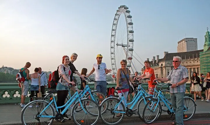 The Classic Highlights Bike Tour with a local guide