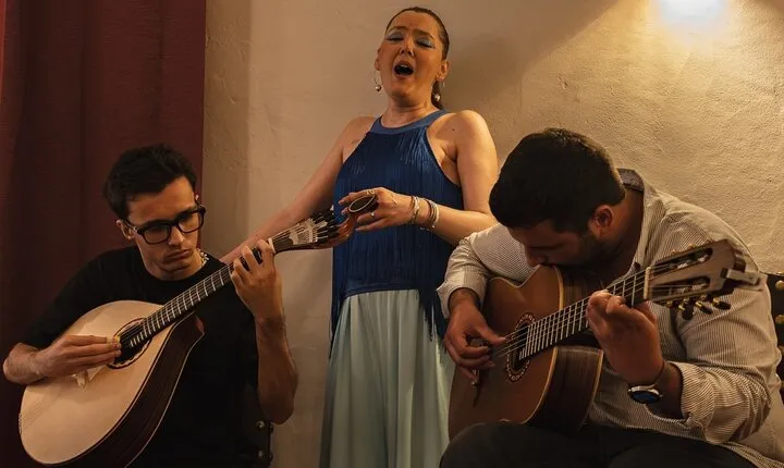 Lisbon: Dinner with Rising Stars of Fado at Canto do Poeta