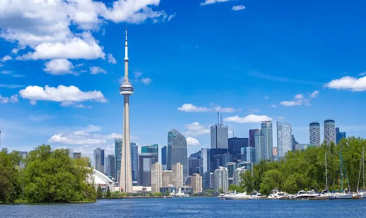 1-Hour Toronto Harbour Tour with Live Narration
