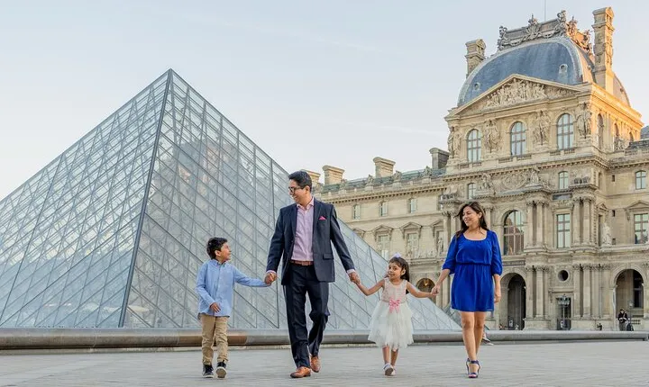 Private Photoshoot at the Louvre area in Paris