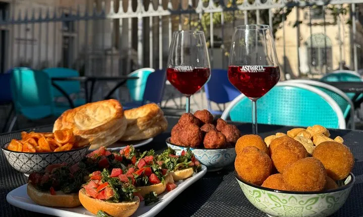 Street Food Lecce: Guided walking tour with typical food and wines.
