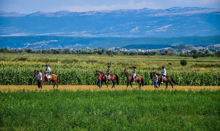 All-inclusive Horse riding & Jeep exploring