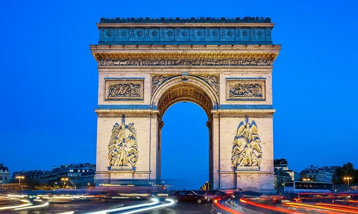 Paris: Digital Tour with No Guide – Use Your Phone to Explore