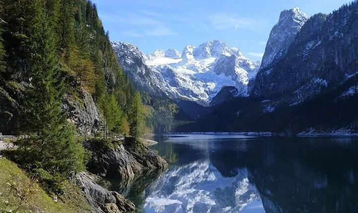 Charming Gosau Lake and Cable Car Private Guided Tour from Vienna