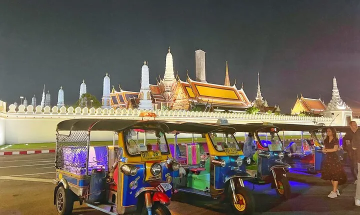 Tuk-tuk Private Tour in Bangkok by Night with Chinatown meal