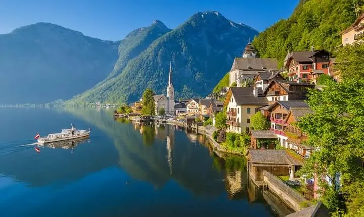 Private tour of Melk, Hallstatt and Salzburg from Vienna
