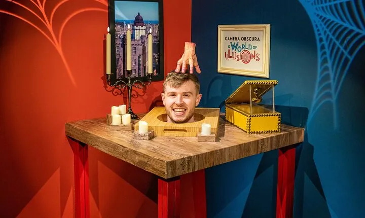 Harry Potter's Edinburgh Tour and House of Illusions Experience