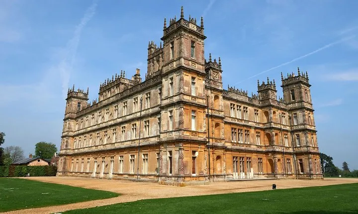 Downton Abbey and Village Coach Tour from London with Highclere