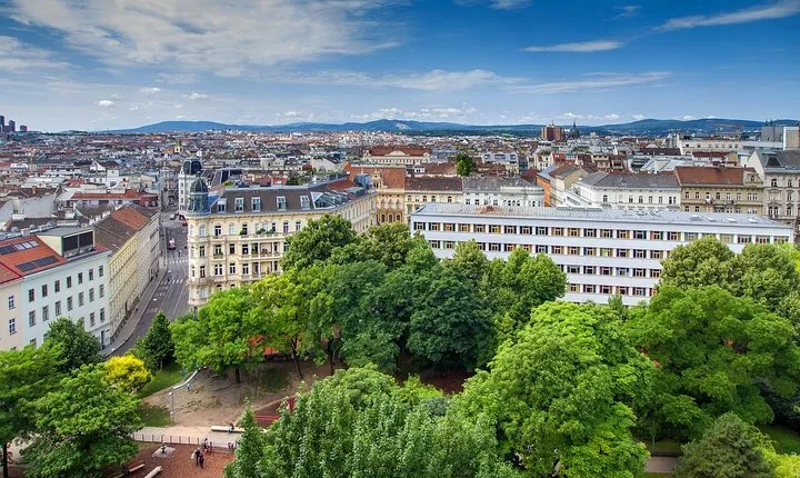 Private city tour of Vienna with driver and guide with hotel pick up