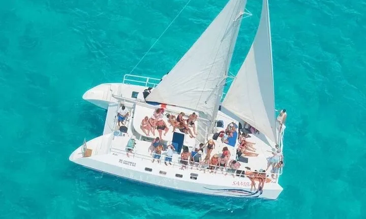 All-Inclusive Deluxe Catamaran Tour to Isla Mujeres