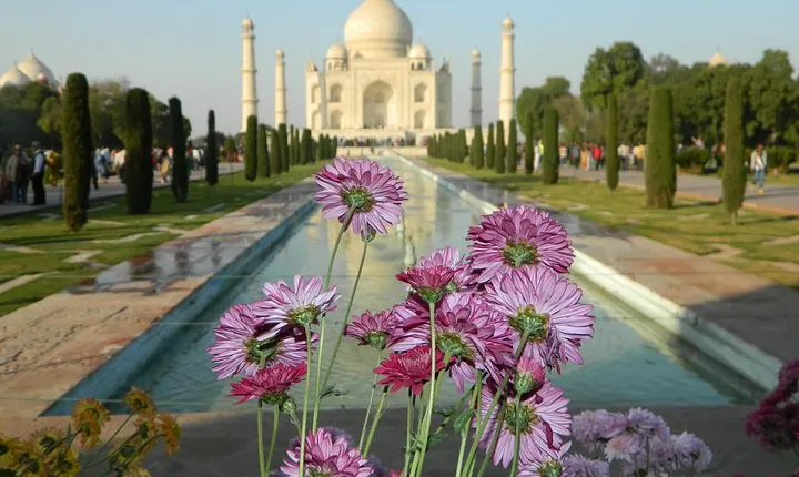 Tajmahal Overnight Tour From Delhi