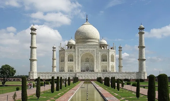 Day trip to Taj Mahal, Agra Fort, and Baby Taj from Delhi by car