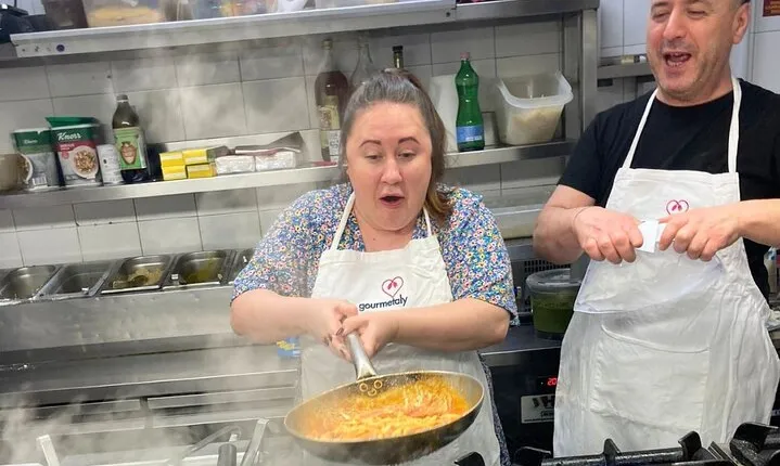 Rome: Pasta Cooking class, Dinner & Wine in authentic restaurant