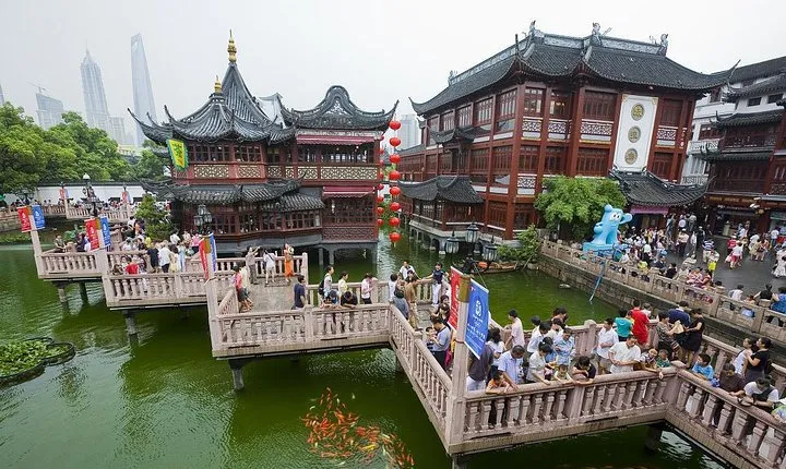 Private 2-Day Shanghai Package Tour Including Lunch