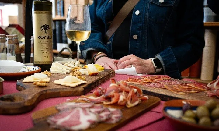 Half-Day Walking Tour Tasting Local Food in Porto