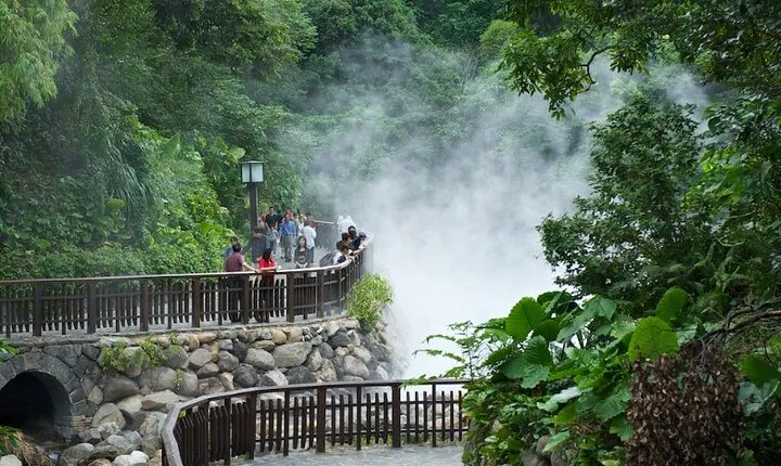 Taipei Day Tour: Beitou, Yangmingshan & Yehliu Geopark Wonders