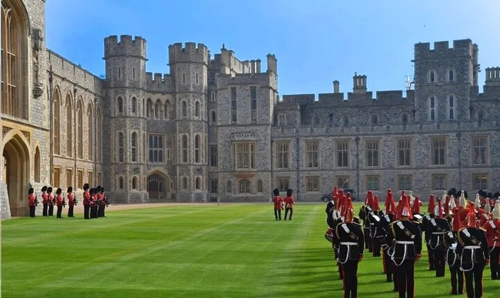 Windsor Castle and Tower of London Tour Including Entry Tickets
