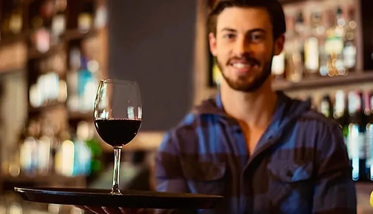 Small-group nightlife tour of Athens with wine tasting