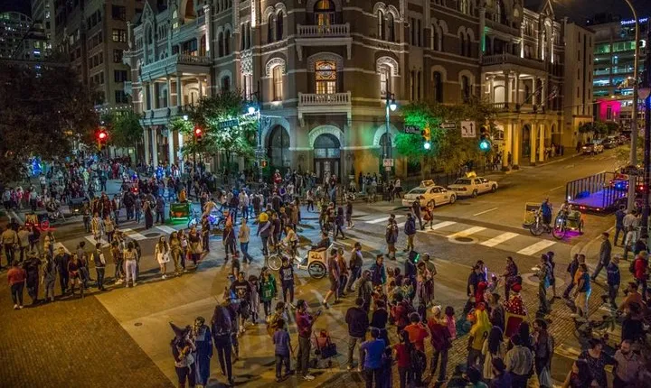 Austin Bar Hunt: Raging on Rainey