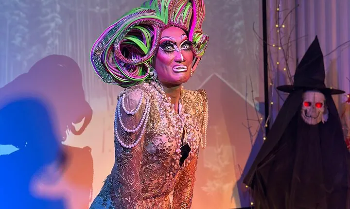 Canggu: Drag Show with Dinner
