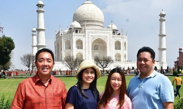 Taj Mahal Day Tour from Delhi by Car: 5‑Star Lunch Option