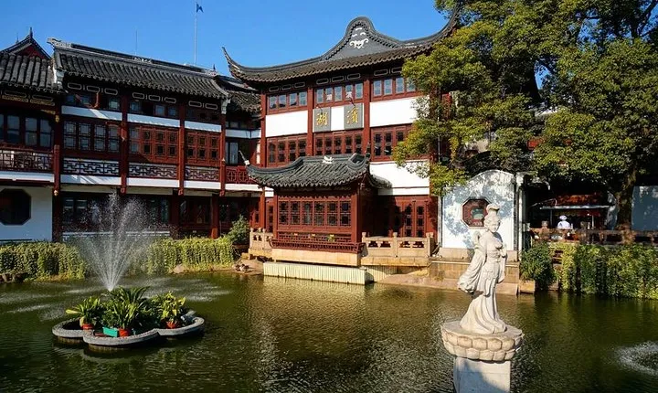 4-Day Private Tour to Hangzhou Suzhou and Shanghai with Lunches