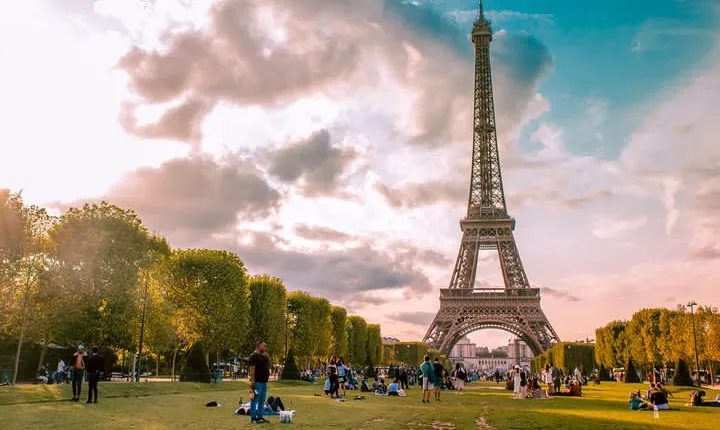 Explore the Instaworthy Spots of Paris with a Local