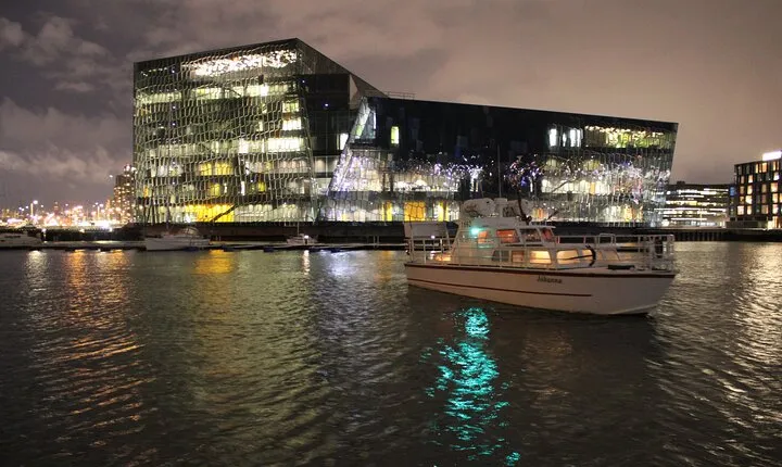 Reykjavik northern lights cruise by boat
