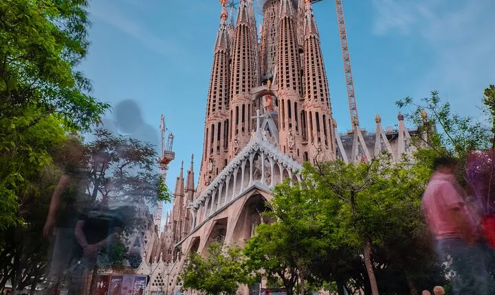 Photo Walking Tour Sagrada Familia and Gaudí in Barcelona
