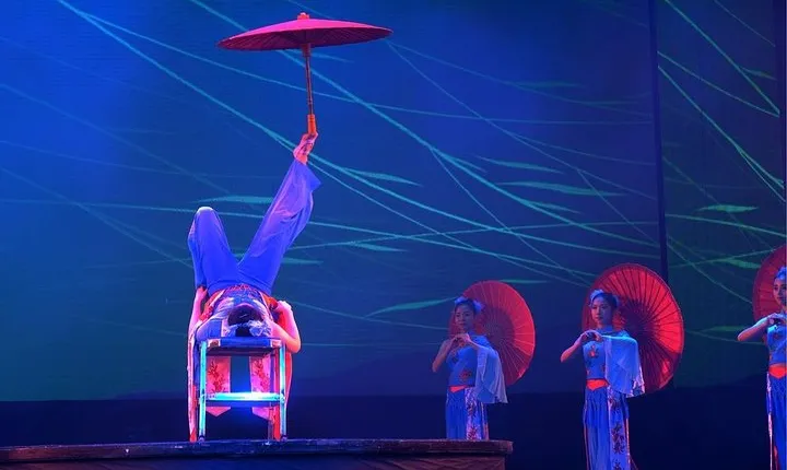 Beijing Tour Including Both Acrobatics And Peking Opera Show