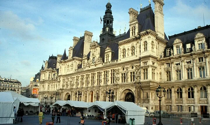 4-hour Private Tour Paris le Marais and Seine River Cruise