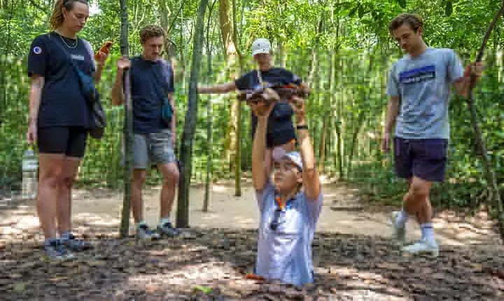 Small-group Cu-Chi Tunnel: 1-Day Ben-Duoc Temple & Liberated Zone