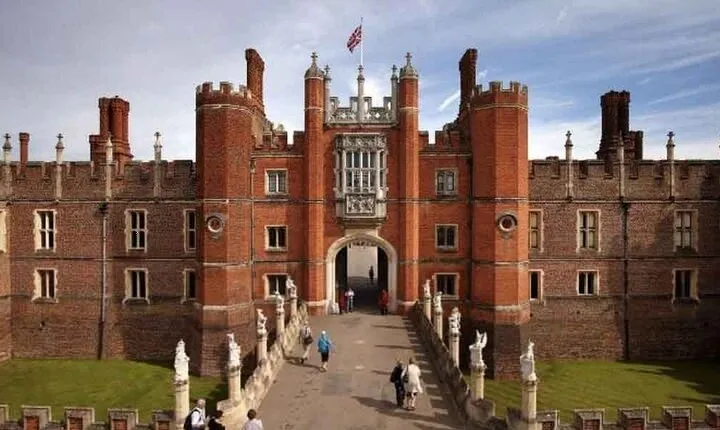 Private Guided Tour of Hampton Court Palace