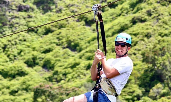 Shaka Zipline: 8 Line Zipline Tour on Kauai (80 - 260 lbs)