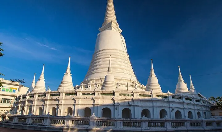 Tuk-Tuk Tour of Bangkok's Nighttime Food Temples and Markets