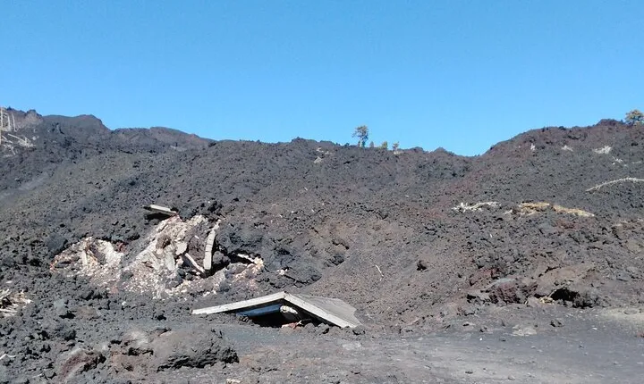Etna private tour with wine cellar gambino lunch and wine tasting