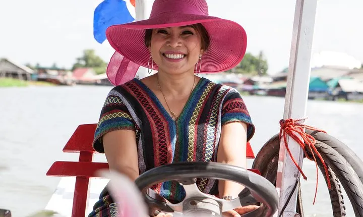 Bangkok Market Tour & Thai Cooking Class with Boat Ride with Aoy