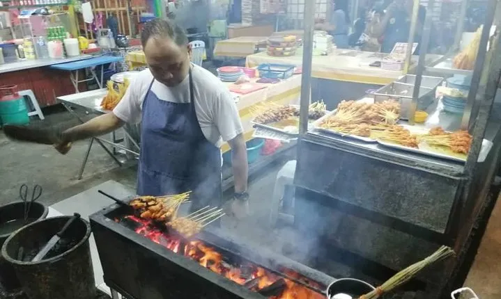 Yummy Yummy Street Food Tasting + City Tour By Night (Guided)