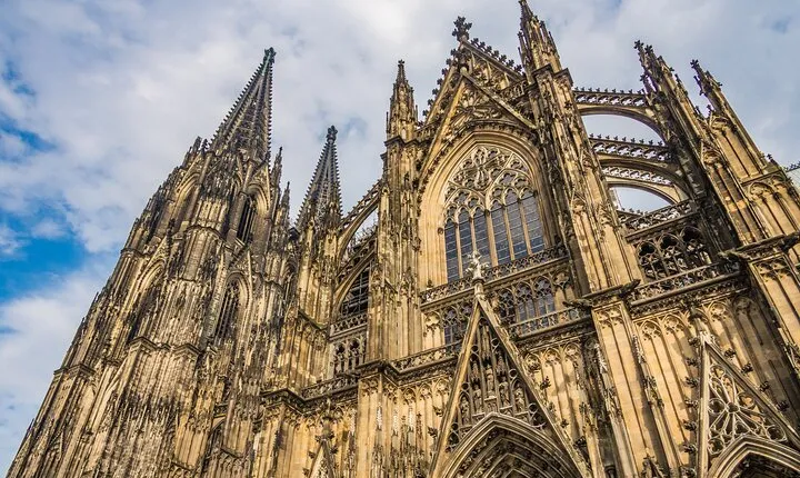 Resilient Cologne: A 1933-1945 Historical Walk