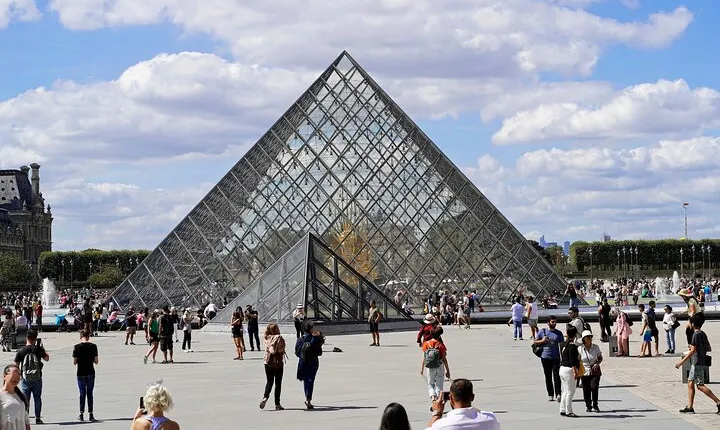 Louvre Museum Ticket with Audioguide