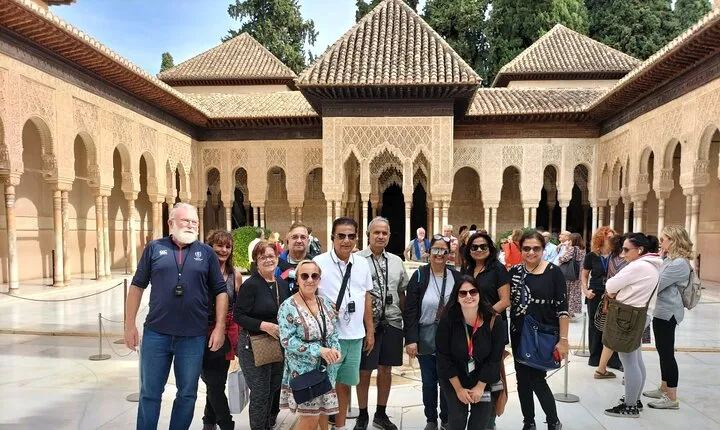 Alhambra Day Trip with Optional Nasrid Palaces from Malaga 