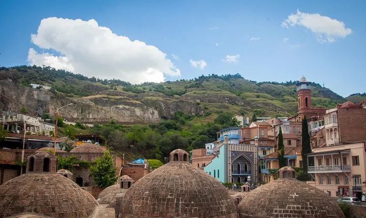 Private Full Day Old City Walking Tour with Authentic Georgian Dinner