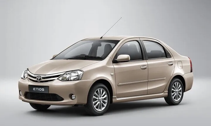 Delhi Airport to Agra Transfer by private car and driver