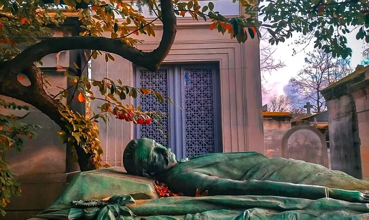 Paris Pere Lachaise Cemetery Small Group Guided Tour
