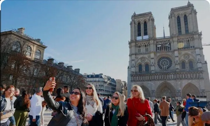 Notre Dame Area Guided Tour with Experienced Guide