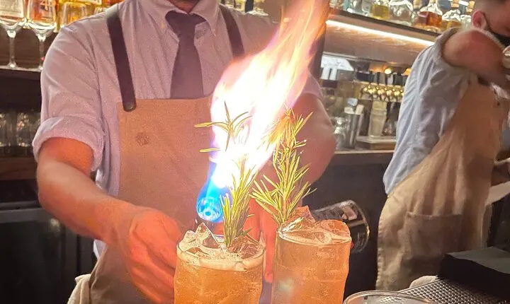 Secret Bars and Favorite Spots Walking Tour in Philadelphia