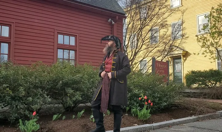 Pirates and Privateers Walking Tour with Real Pirates Admission