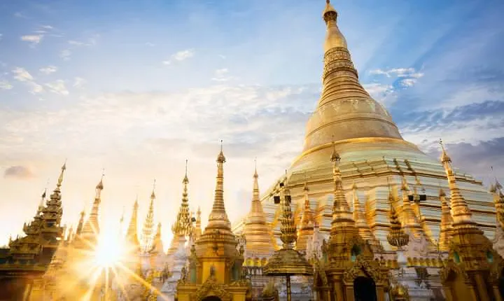 Half-Day Spiritual Shwedagon Pagoda Join in Tour in Yangon
