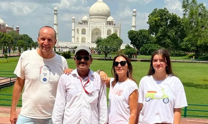 Taj Mahal Luxury Tour Package by Car